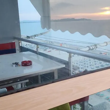 Front With Wonderful View Appartement Durrës